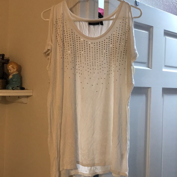 🔴 PRICE IS FIRM 🔴 cute embellished top - Used!